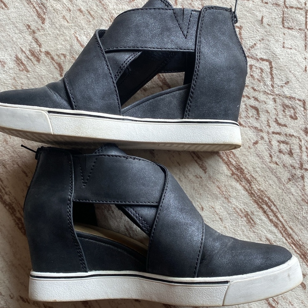 Maurice’s shoes - Picture 7 of 8